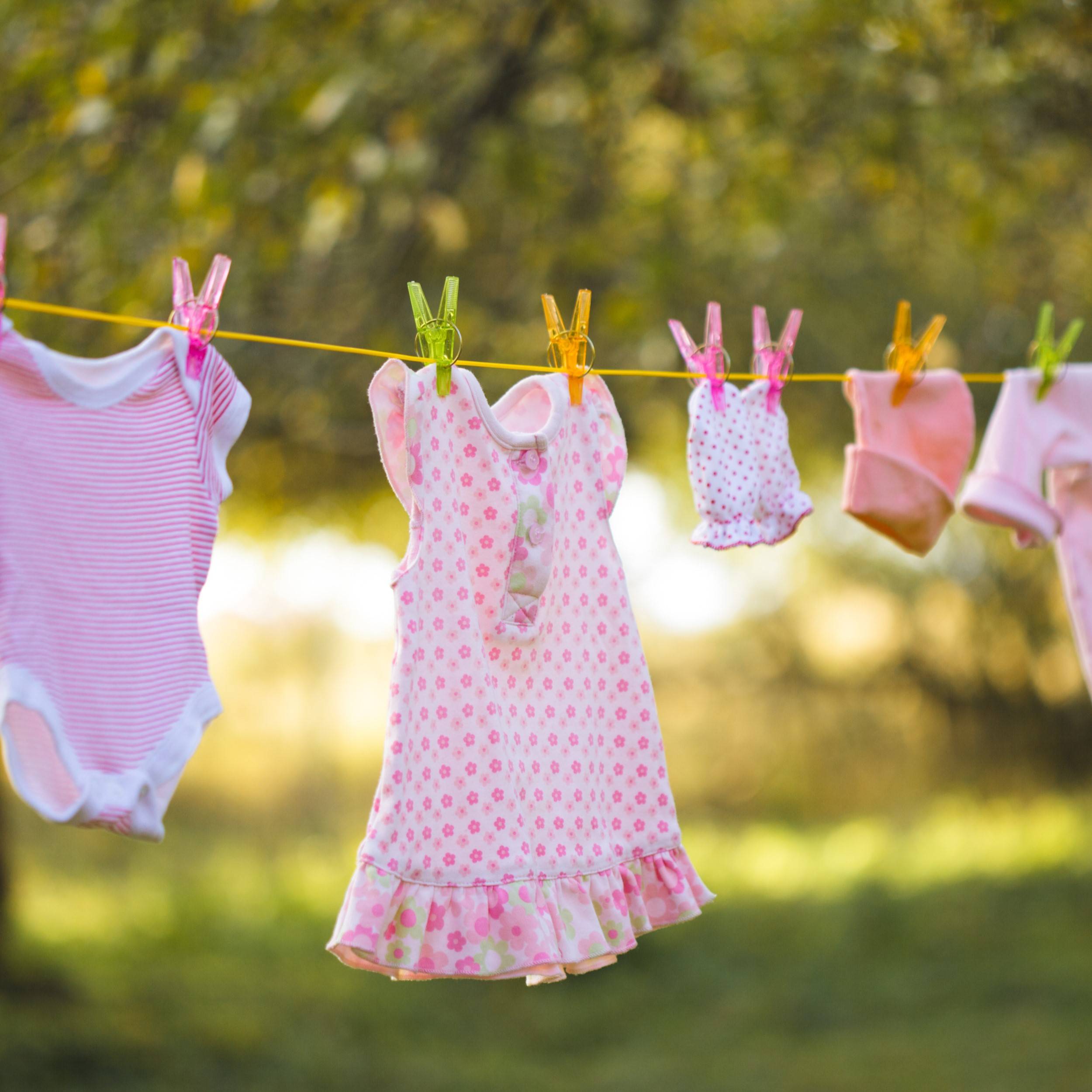 Pranie ubrań niemowlęcych – jak długo stosować reguły?